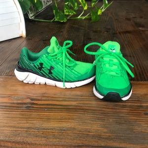 💚GREEN Under Armour Sneakers!